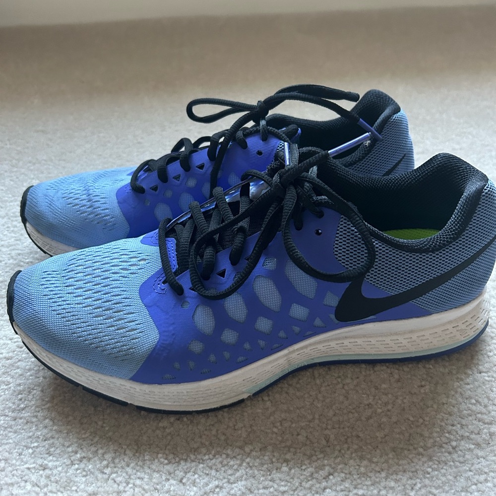 Nike women’s sneaker